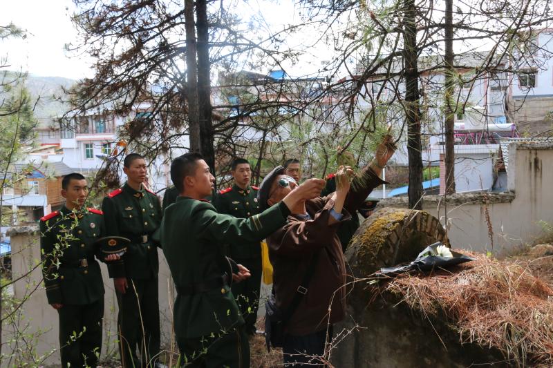 维西各族干部群众深切缅怀革命先烈