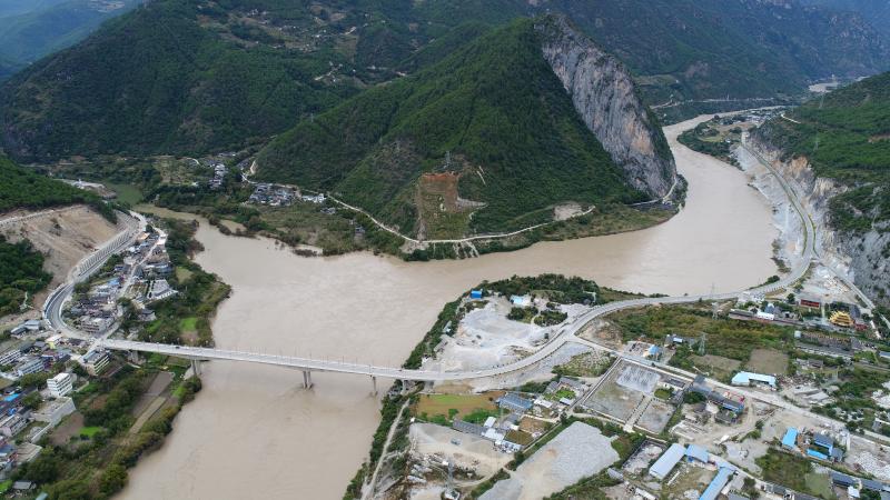 其春大桥架起幸福路