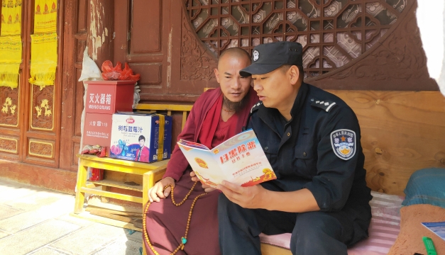 开发区公安分局送法进寺院