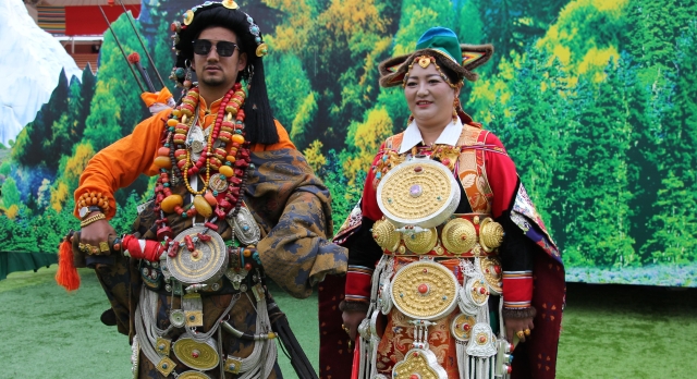 以服饰之源 展文化大美——香格里拉彭松措民族服饰有限公司打造本土传统服饰品牌的故事
