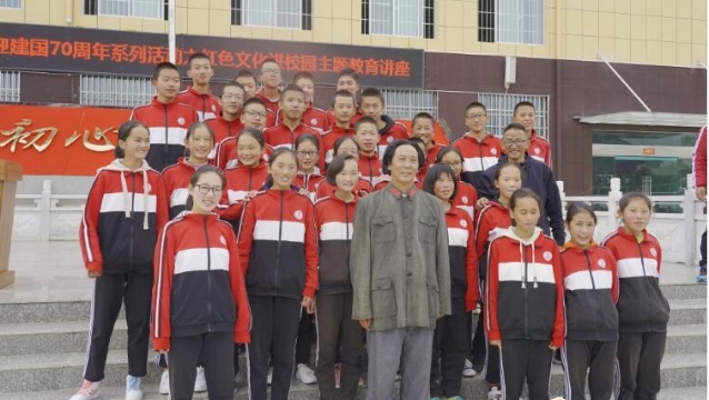讲述长征故事，传递长征文化——香格里拉市三中开展“红色文化进校园”主题教育讲座