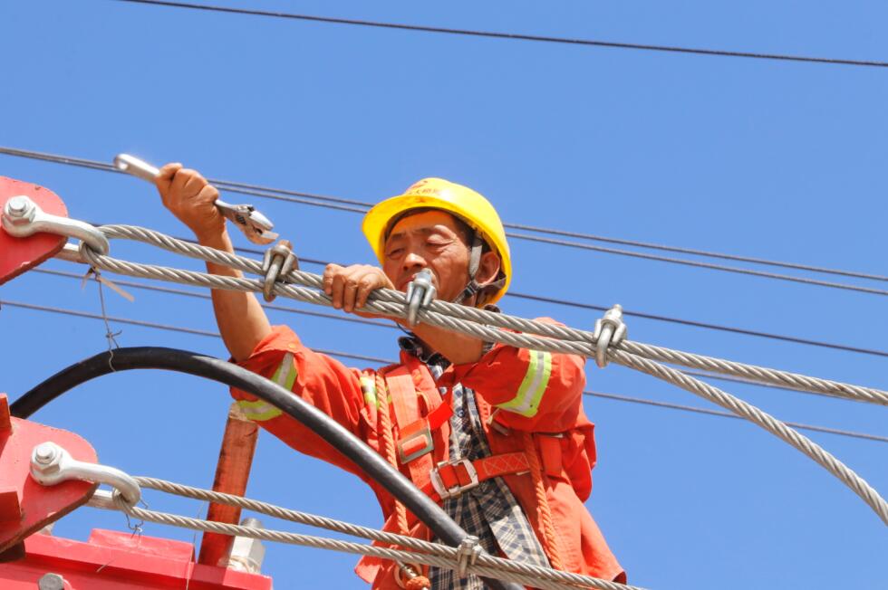 香丽高速建设者国庆坚守工地抢工期   金沙江特大桥完成下部结构施工