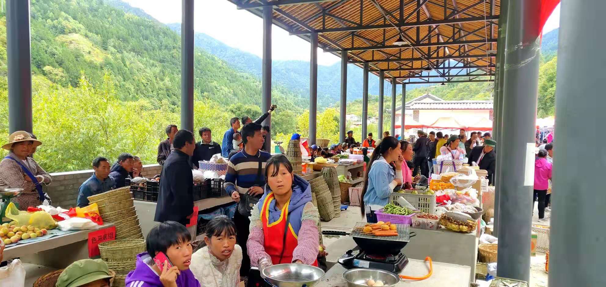 川达村组织逢十、三十街天