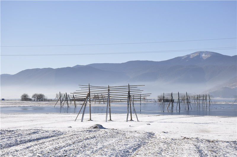 香格里拉迎来今冬首场降雪，未来一周还将出现一次小雪天气