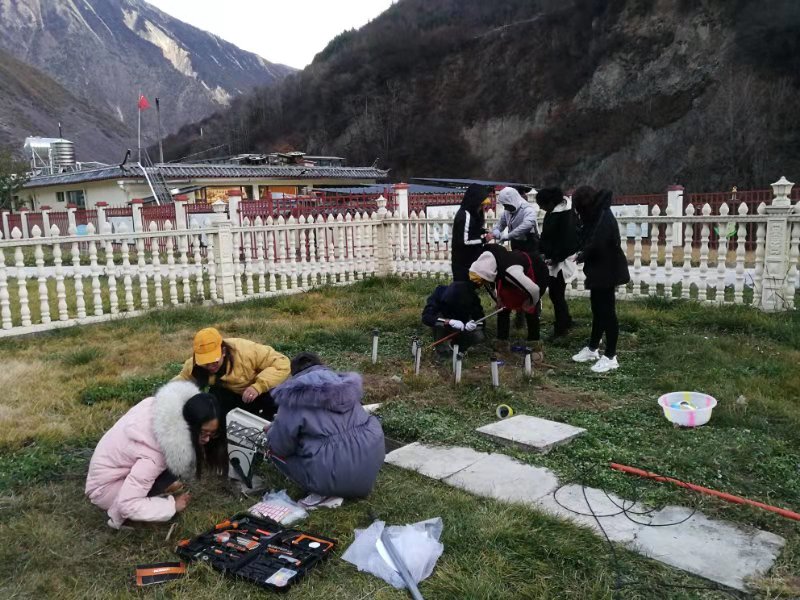 州气象部门对全州4个国家级自动气象站进行气象观测仪器校准检定