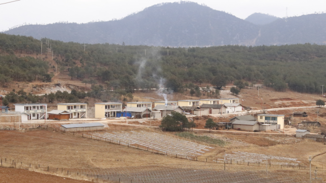 三坝乡安南村变洛新村易地扶贫搬迁安置点基础设施和公共服务得到了极大改善