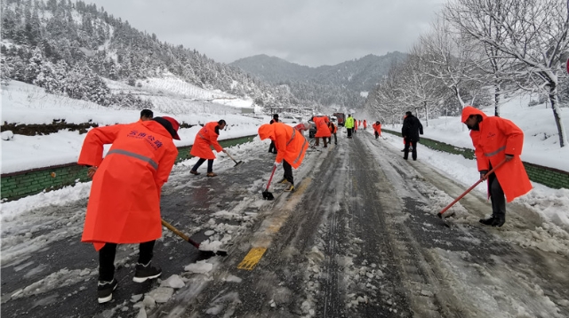 维西公路分局切实做好大雪天气道路保通保畅工作
