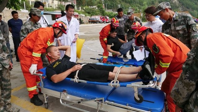 迪庆香格里拉经济开发区举行地质灾害应急救援演练