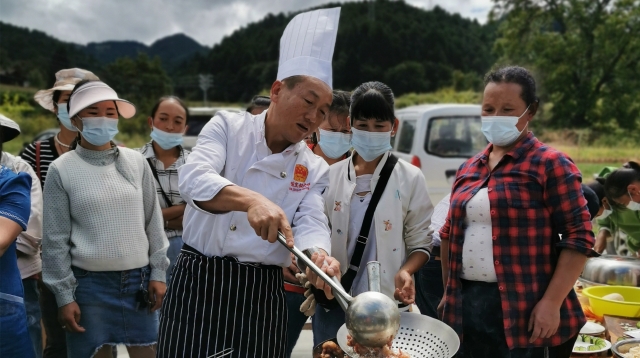 维西县举办“中式烹调厨艺”培训班