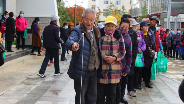 香格里拉市举办老年人欢庆重阳节活动