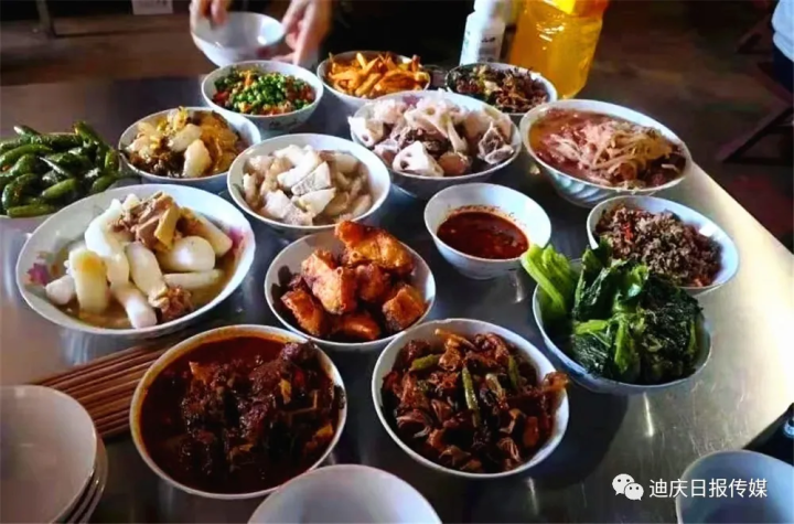 维西杀猪饭是这样的