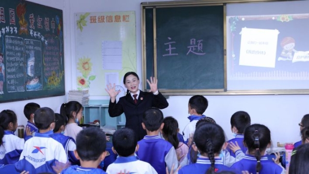 香格里拉市建塘小学一场别开生面的主题班会