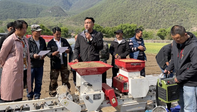 维西县水稻机械化育秧现场会在塔城镇召开