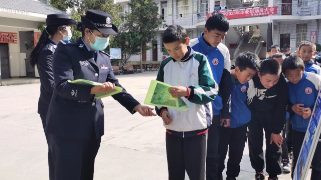 维西县民族小学开展“反邪教宣传教育进校园”活动