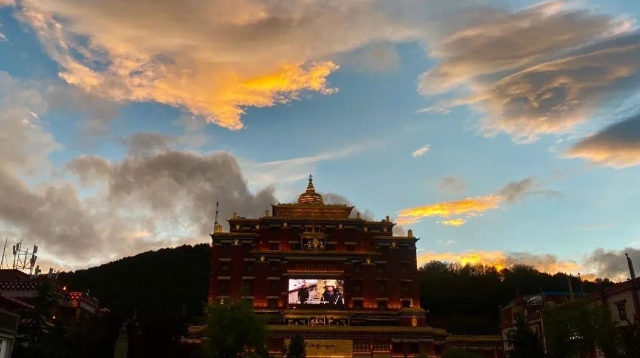 这个六月，我爱上了香格里拉的傍晚，因为……