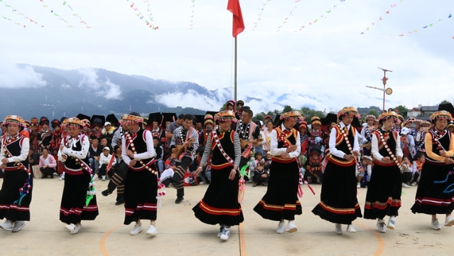 点燃感恩火把 庆祝建党百年