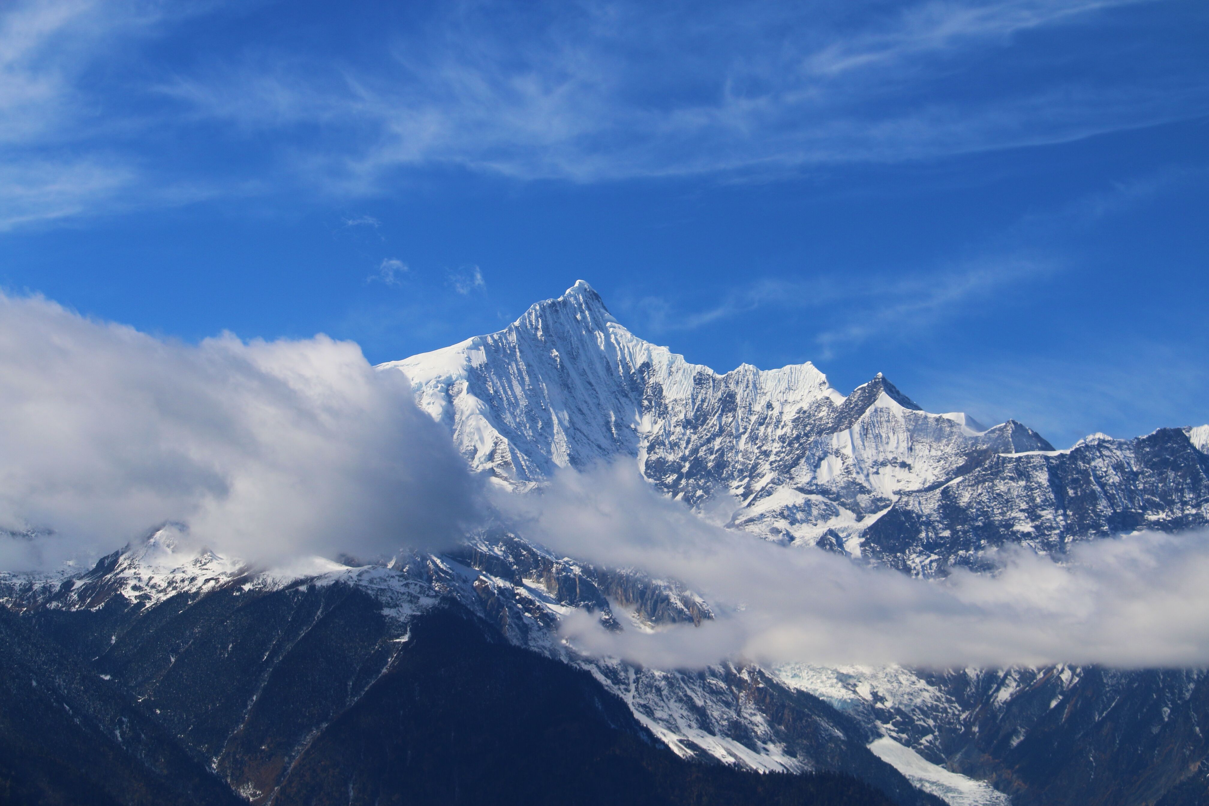 在冬日邂逅梅里雪山