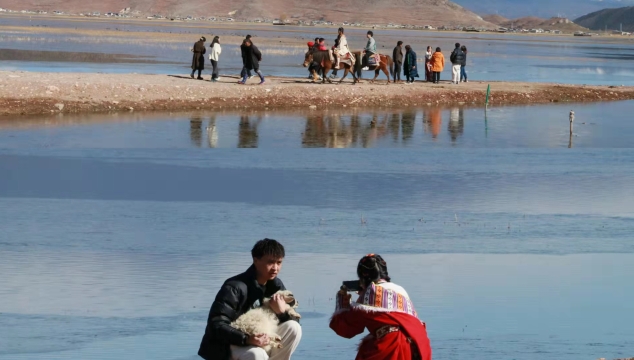 纳帕海成为当地居民游玩打卡地