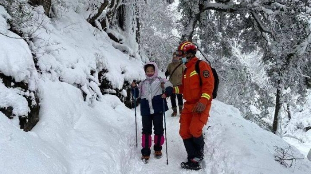 在雨崩村听雪落下的声音，感谢风雪中有你们护送