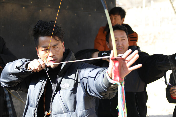 藏历新年：德钦斯农射箭