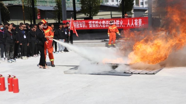 维西消防救援大队到市政公司开展消防演练