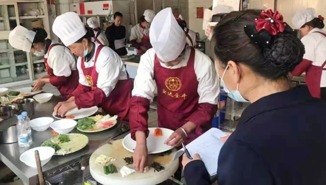 宏达金牛开展免费烹饪师培训活动