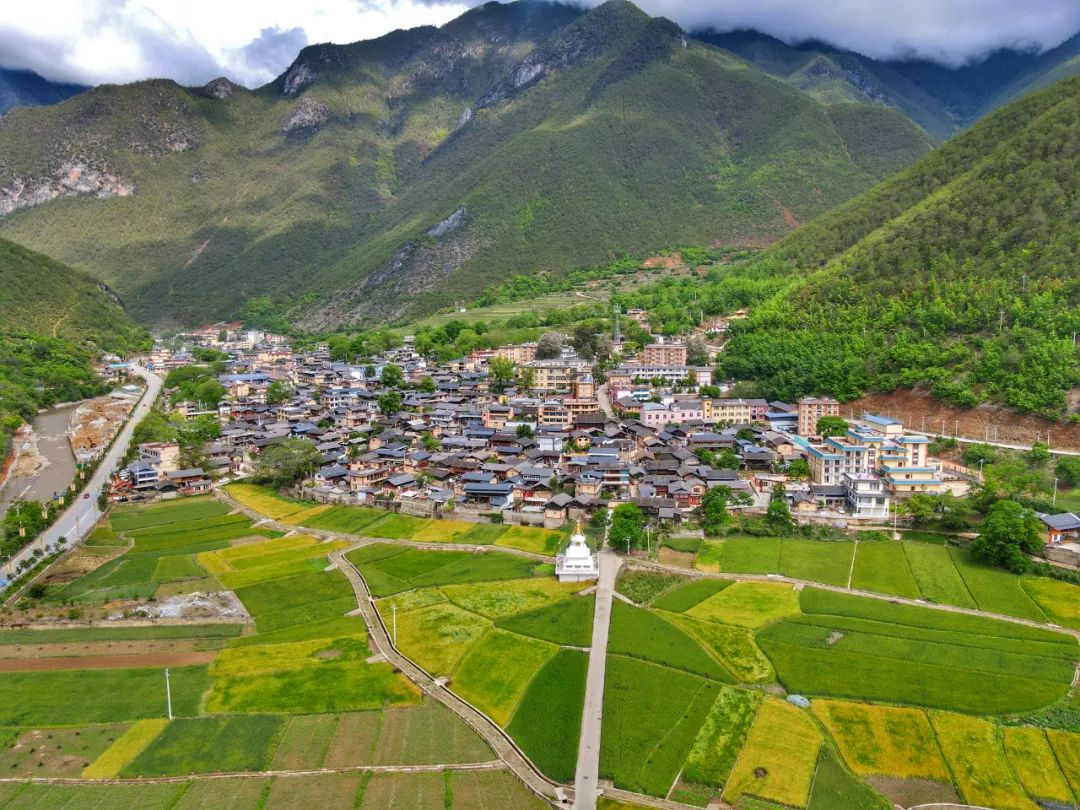 迪庆州香格里拉虎跳峡旅游经营有限公司_官网_虎跳峡景区