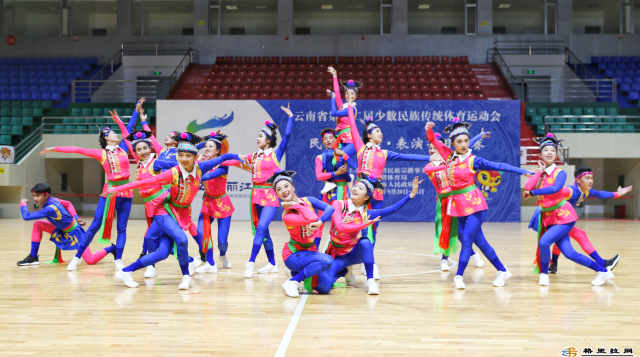 迪庆代表队在省民族运动会民族健身操项目比赛中展风采