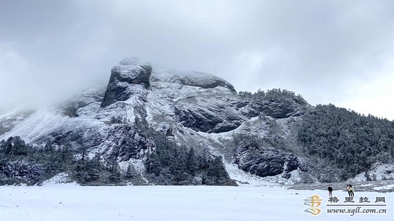 这个秋天巴拉格宗下雪了