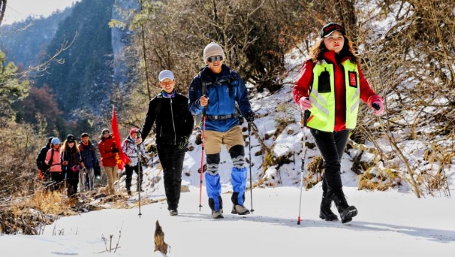 香格里拉雪山徒步带你感受冰雪魅力