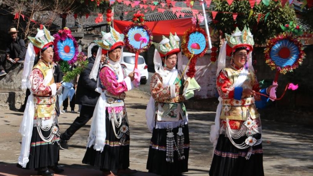 维西县响古箐藏族民众载歌载舞庆祝藏历新年