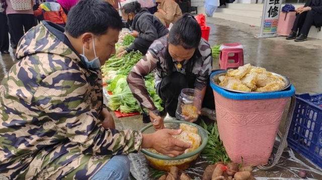 端午时节维西街头热闹非凡