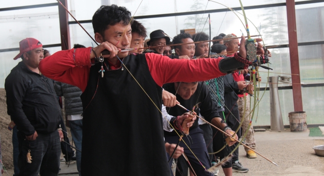 端午节射箭、射弩比赛精彩纷呈