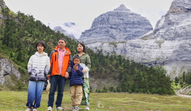 巴拉格宗景区“暑期档”旅游打卡热