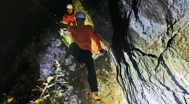 德钦县消防救援大队星夜营救被困驴友