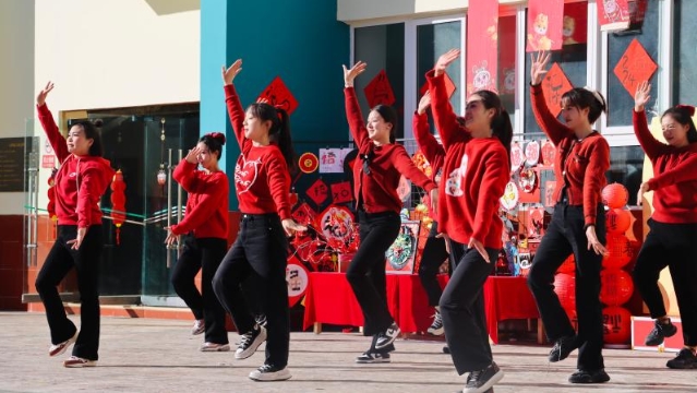 迪庆各族人民“花式”迎新年