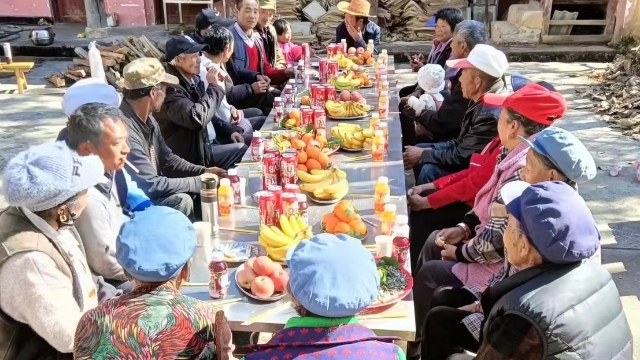攀天阁乡皆菊村过麻村民小组举办老年人新年茶话会
