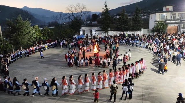 香格里拉市上江乡格兰村:篝火晚会迎新春