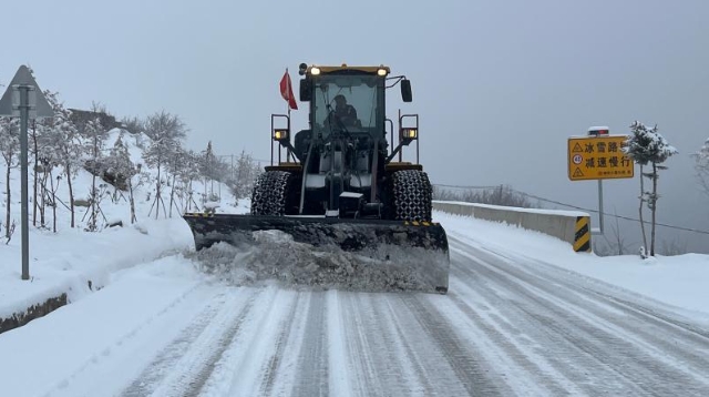 白马雪山路段已恢复通车