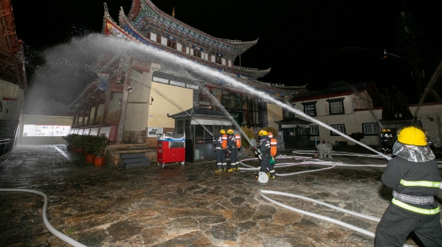 迪庆州消防救援支队开展典型场所灭火救援实战演练