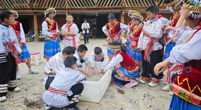 维西县举办维西傈僳族传统造纸非遗培训