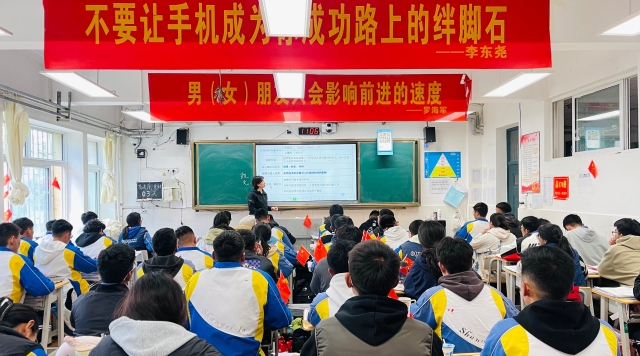 香格里拉中学高三学子为梦想做最后的努力和冲刺