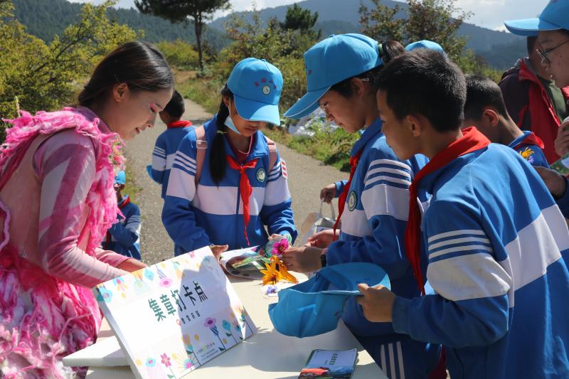 “枳梦童语”高山植物数字艺术科普展在香格里拉市高山植物园举行