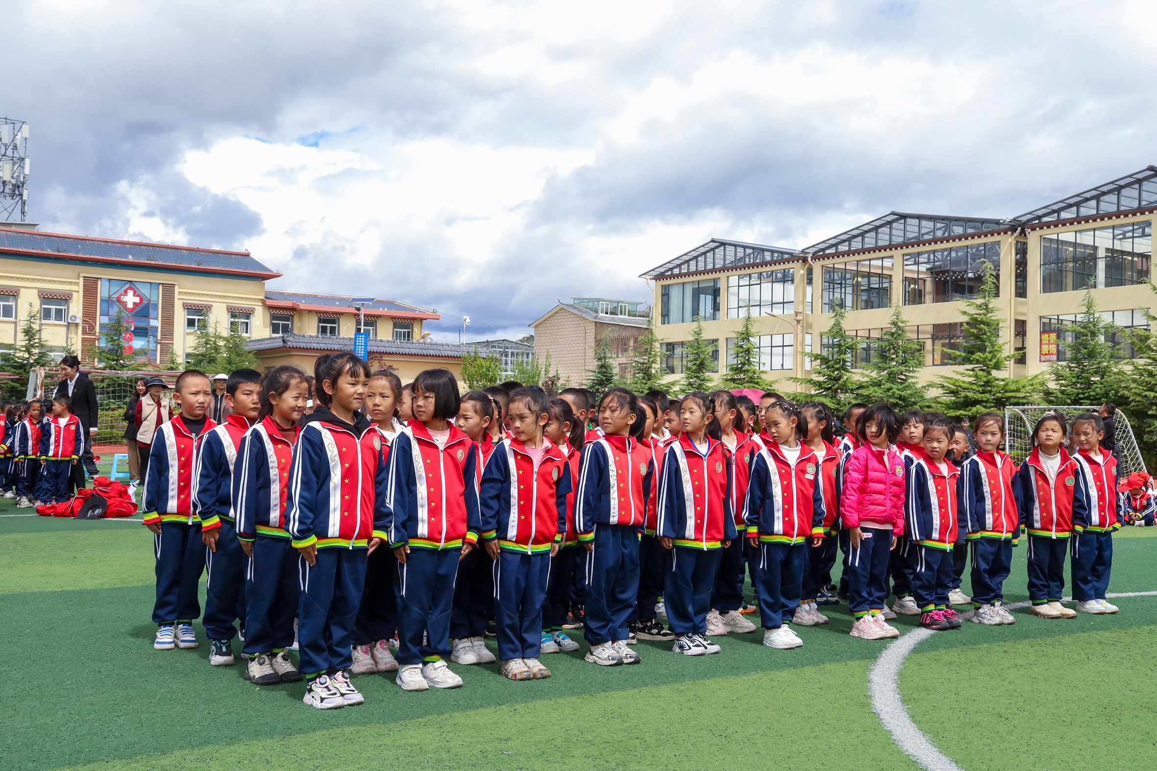 香格里拉市独克宗小学举行第三届“红色少年迎国庆”学生课堂常规暨学生习惯养成汇报比赛