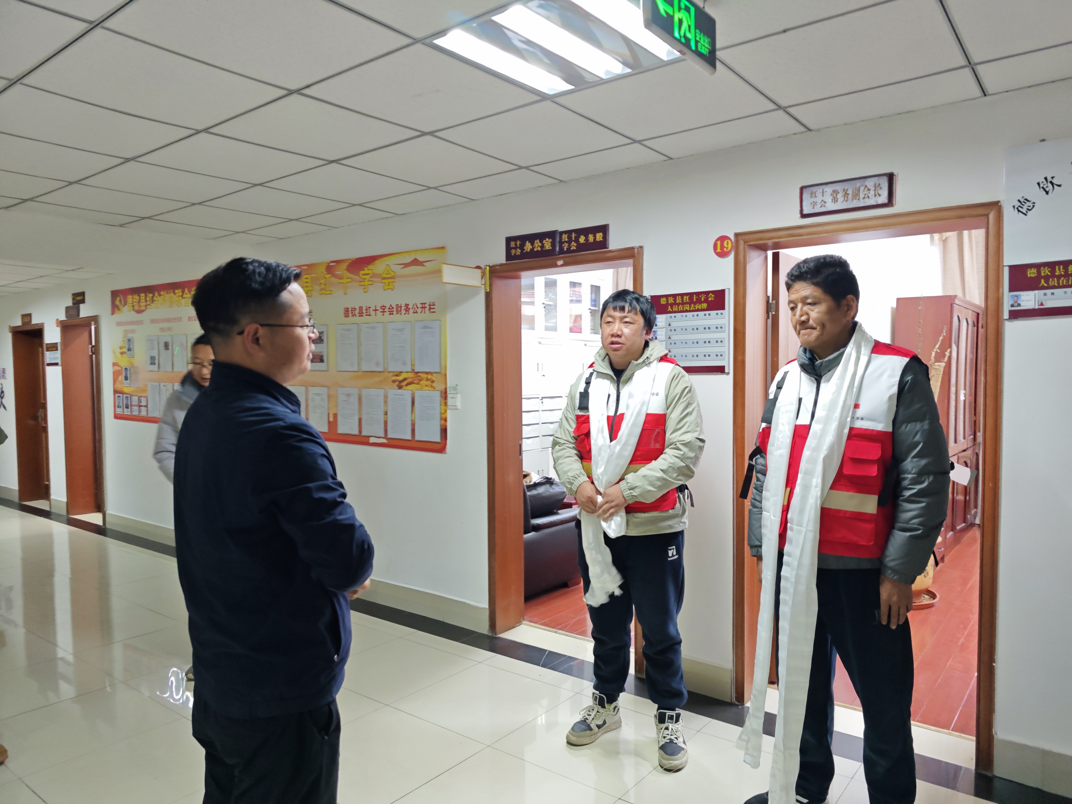 德钦县2名救援志愿者奔赴灾区