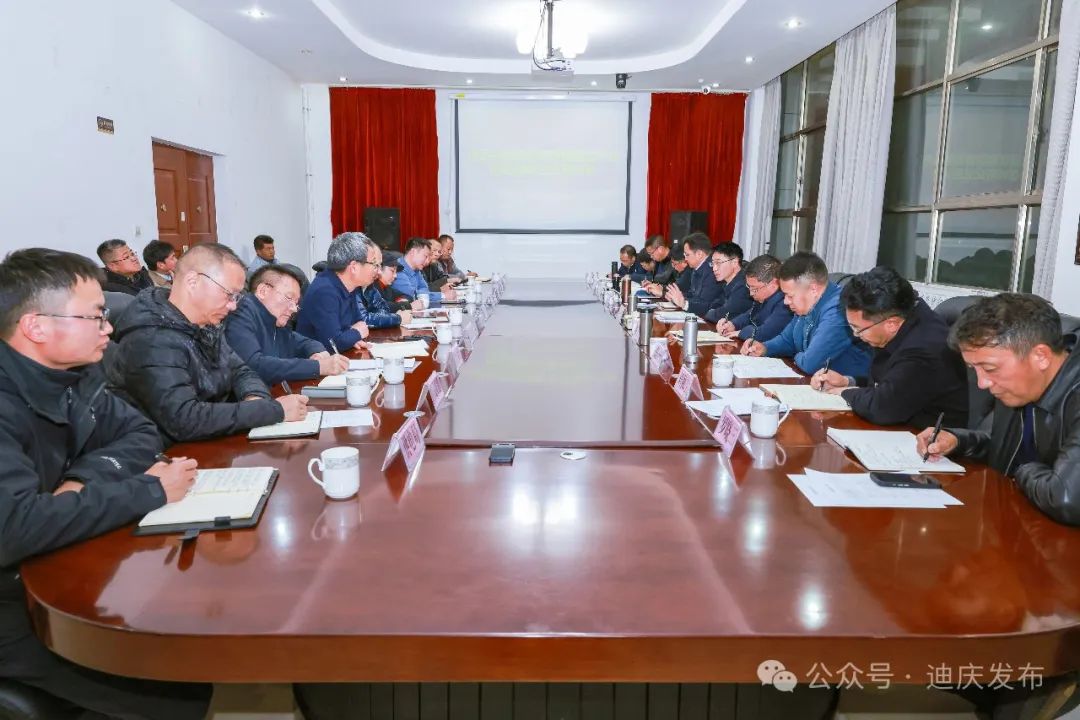 罗朝峰在香格里拉产业园区与企业家夜话时强调：要不断优化服务 让企业在迪庆留得住发展好