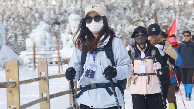 香格里拉石卡雪山冰雪徒步活动启动