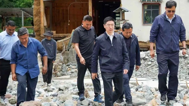 罗朝峰赴霞若乡调研督导防汛救灾和灾后重建工作