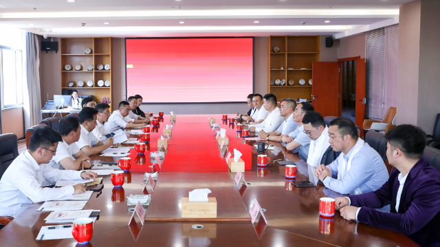 罗朝峰率队赴昆明市湖南商会招商考察