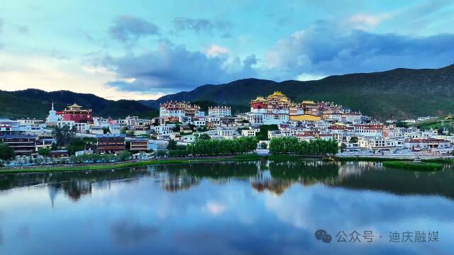香格里拉暑期旅游热潮：各大景区旅客接待量揭秘